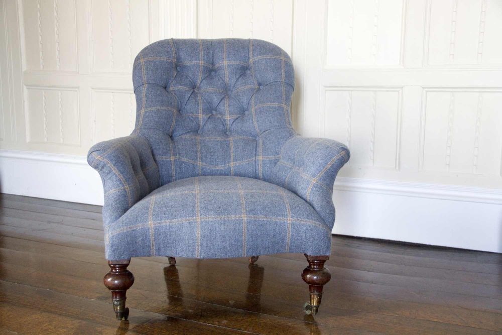 Button-Back-Armchair-3
