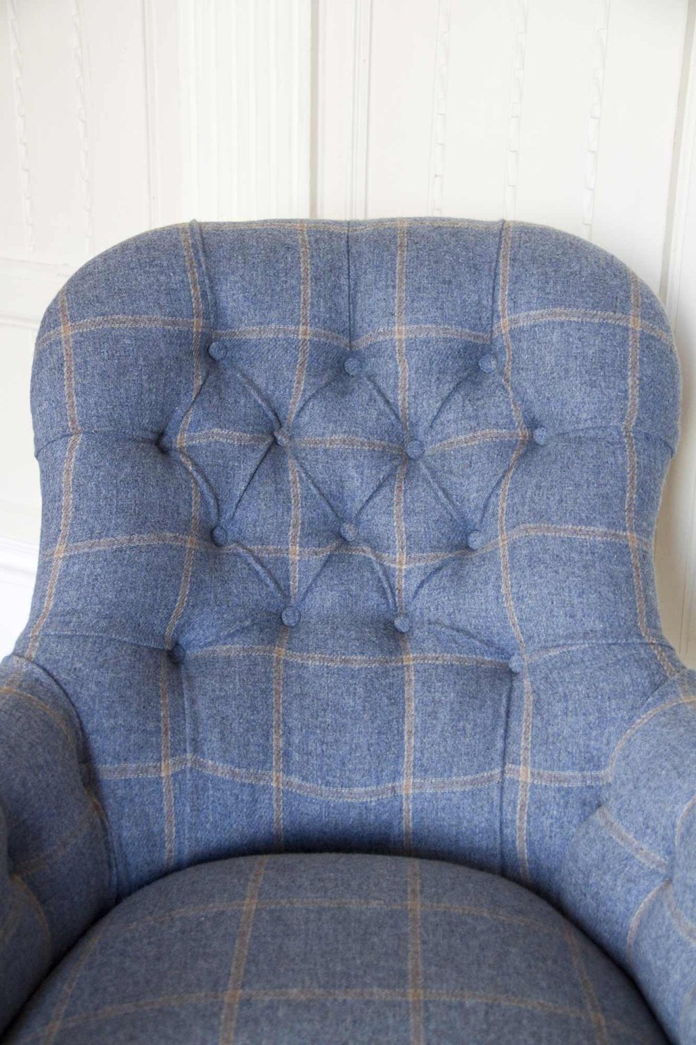 Button-Back-Armchair-5